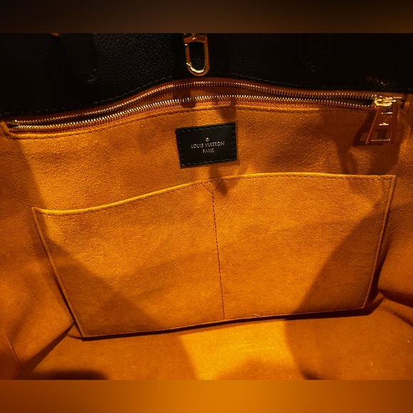 EUC Louis Vuitton ON THE GO GM BLACK travel bag - Picture 6 of 16